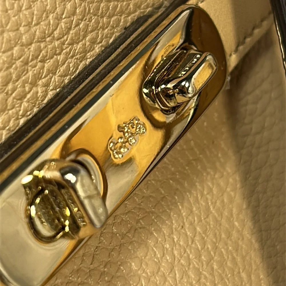 Coach Swagger large leather tote shoulder bag